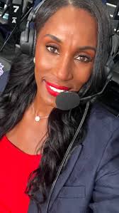 It’s almost Galentine’s Day!!! Sending a special thank you to my teammate  and friend for styling me with all your amazing accessories  @sophiesaysflorida I love all the unique pieces!! 💕💕💕💕💕💕 ...