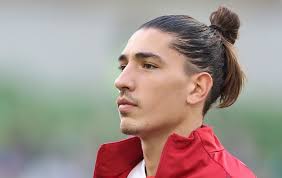 Hector bellerin posted this picture on instagram with the caption: Bravo Hector Bellerin We Gooners Should Be Proud That You Do Not Just Stick To Football Gunners Town