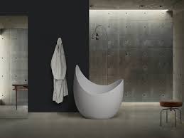 Alcuni bagni non offrono abbastanza spazio per una vasca da bagno standard. 6 Vasche Da Bagno Di Piccole Dimensioni