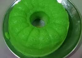 Bolu kukus pun bisa dimodifikasi dengan aneka bahan utama, sehingga menghasilkan kudapan yang berbeda. Bolu Pandan Santan Kukus