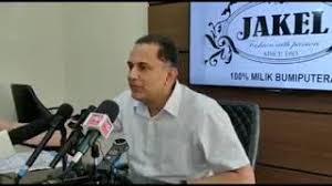 Pengarah urusan kumpulan jakel, datuk mohamed faroz mohamed jakel hari ini menafikan bahawa pemilik akaun instagram bernama nor lizah mempunyai. Datuk Mohamed Faroz Herunterladen