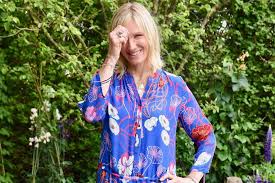 The jo whiley show was a british weekday later weekend radio show on bbc radio 1 hosted by jo whiley. Jo Whiley Caught Gardening In Her Underwear By Delivery Driver