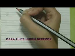 Bermula dari perjalanan delapan bulan ke penjuru indonesia, fiersa mulai rajin menuangkan pemikirannya ke dalam tulisan. Menulis Huruf Dalam Buku Garis 3 Youtube