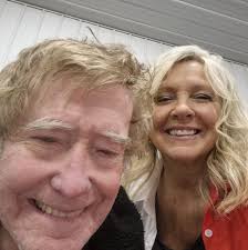 📞Faces Behind the Phone: Meet Helen Roberts, Secretary at Oakwood  Elementary ❤ 💐Start Date: August 2006. Fun fact: Helen was welcomed with a  bouquet of flowers and balloons, at her house--an event