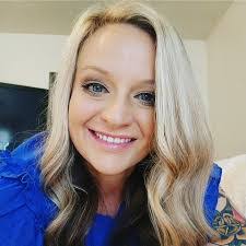 Lisa Labar's Instagram, Twitter & Facebook