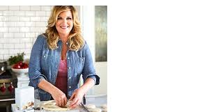 Trisha yearwood has christmas dinner all figured out. Trisha Yearwood Launches Christmas In A Cup With Williams Sonoma Country Music Tattle Tale Your Country Music News Source