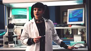 Maybe you would like to learn more about one of these? Navy Cis Ikone Pauley Perrette Kehrt Forensikerin Abby Sciuto Doch Nochmal Zuruck Netzwelt