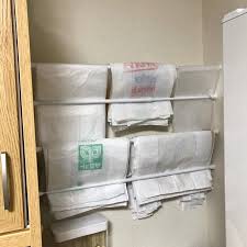 収納 突っ張り棒でゴミ袋 レジ袋を収納 突っ張り棒 収納 収納 タオルラック