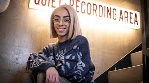 Insulte Sur Les Reseaux Sociaux Le Porte Drapeau Francais Bilal Hassani Porte Plainte