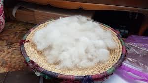 Der hohe anteil an wolle ist eines die schafwolle merino erhöht die bauschfähigkeit der decke und die alpaka wolle bietet einen guten wärmespeicher und atmungsaktive eigenschaften. Waschen Oder Nicht Waschen Hund Lama Alpaka Angora Mohair Etc Chantimanou Handspinnerey