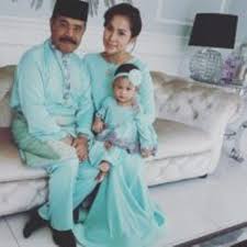 Beliau mengikat kontrak rakaman bersama nar records pada 1997 dan telah menerbitkan 4 album studio solo. Elly Mazlein Bidas Bekas Suami Di Instagram