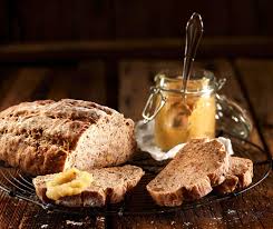 Nussbrot Mit Birnenmus Ein Susses Birnenmus Passt Perfekt Zum Knusprig Aromatischen Nussbrot Rezept Backen Brot Nussbrot Birnenmus Lebensmittel Essen