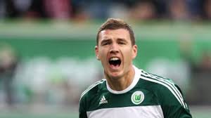 Edin džeko is a bosnian professional footballer who plays as a striker for serie a club roma and captains the bosnia and herzegovina nationa. Wolfsburgs Edin Dzeko Der 40 Millionen Euro Mann Bundesliga Faz