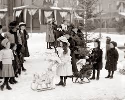 Lovely Vintage Photos Show How Children Celebrated Christmas More Than 100 Years Ago Vintage Everyday