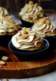 Kostliche Erdnussbutter Cupcakes Winterideen Mit Kandis Von Diamant Zucker Erdnussbutter Cupcakes Erdnussbutter Erdnussbutter Kuchen