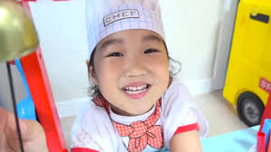 Teman teman Boram makan es krim