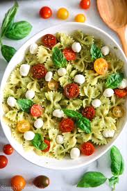 Salade De Pates Au Pesto Kelly Repassante En 2020 Salade Pate Pesto Idee Recette Salade Recettes De Cuisine