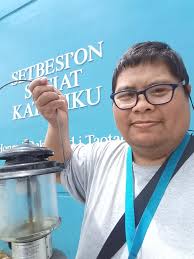 found a red recon flashlight