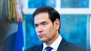 navíc čelila státnímu terorismu s přímou i nepřímou podporou nebo realizací  US. Rubio se domnívá, že změna režimu ve Venezuele by mohla vést ke změně  režimu i na Kubě.