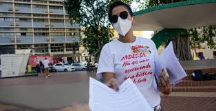 A gente precisa levantar a bandeira de vacina no braço e comida no prato, afirma sônia zerino entre os 26 países que já vacinaram mais de 5 milhões de pessoas com duas doses de imunizante contra o novo coronavírus e que mais aplicam por dia doses de vacina a cada 100 pessoas, o brasil. Comida No Prato Vacina No Braco Educacao Vai As Ruas Em Cuiaba Denunciar Irresponsabilidades De Parlamentares
