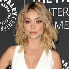 Sarah Hyland transforms her hair and looks totally unrecognsiable as a  brunette