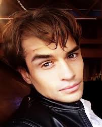 Brent Fraser's Instagram, Twitter & Facebook