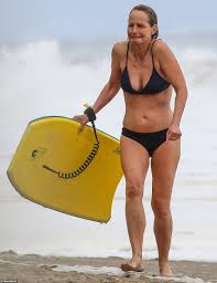 Contact them at the number provided for full details. Helen Hunt 56 Mad Uber Sie Ruhm Prangt Ihr Unglaublich Getonten Abbildung In Einem Teeny Bikini Aktuelle Boulevard Nachrichten Und Fotogalerien Zu Stars Sternchen