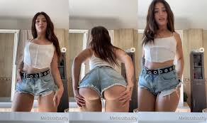 Melissabaaby Films Herself In The Bathroom | PimpBunny