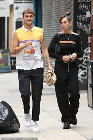 Dua lipa & anwar hadid's relationship started at a bbq. Dua Lipa Wears Cut Out Top With Anwar Hadid In New York Readsector