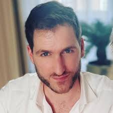 Afgestudeerd👩‍🎓 Met trots kan ik mededelen dat ik vandaag mijn Bachelor  Finance & Control diploma aan de Hogeschool Rotterdam heb behaald. Ik heb  mijn afstudeerportfolio afgerond met een 7.5…