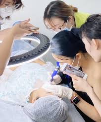 HỌC PHUN XĂM THẨM MỸ ONLINE - QUYNH NGA PMU