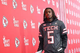 Xavier Worthy đã bày tỏ sự ngưỡng mộ đối với Patrick Mahomes tại trận đấu của Chiefs | Kansas City Star