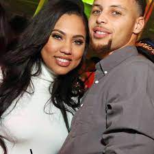 Lebron and savannah met as teenagers and now have three children together. Stephen Currys Frau Ayesha Curry Stichelt Gegen Lebron James