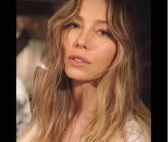 Considering going blonde? Find the right shade with these tips!