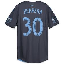 Yangel clemente herrera ravelo (born 7 january 1998) is a venezuelan professional footballer who plays as a defensive midfielder for spanish club granada on loan from english club manchester city. Yangel Herrera New York City Fc Fanatics Authentic Autographed Match Used Black 30 Jersey From The 2018 Mls Season