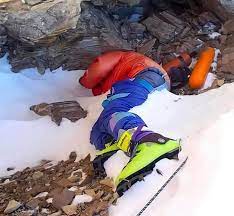Death on Everest: What Happens to the Bodies on Mount Everest? More than  200 dead bodies are believed to be on Mount Everest—some along popular  routes, while others are lost in crevasses.