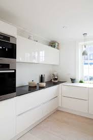 We did not find results for: El Blanco Siempre Esta De Moda En Esta Cocina Lo Vemos Combinado Con El Tirador Gola Que Da Un Toque Muy Minimalista Decoracion Pinterest Cuisine Blan