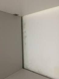 Le soluzioni per eliminare la muffa dietro l'armadio. Si Tratta Di Macchie Di Condensa O Infiltrazioni Habitissimo