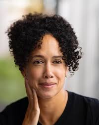 Hilary Robinson's Instagram, Twitter & Facebook