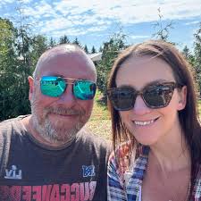 The Georgia Thunderbolts will be doing an in-store meet & greet at Fresh  Produce Records the day of their Bragg Jam set! Stop through