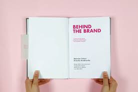 La moda di milano è chiamata a dover essere inclusiva, non un circolo rotary inaccessibile, a maggior ragione vista la tendenza generale dei brand a una maggior democratizzazione dell'alta moda. Behind The Brand On Behance