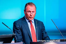 În al doilea rând, este un fond, adică are resurse care îl alimentează constant. Cat CaÈtigÄ Seful Celui Mai Mare Fond Suveran De InvestiÈii Din Lume In Care Fiecare CetÄÈean Al ÈÄrii DeÈine Peste 200 000 De Dolari Incont Stirileprotv Ro