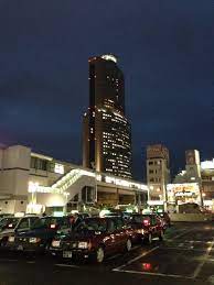 アクトシティ浜松の浜松駅南から見た夜景 bゾーンの浜松アクトタワーは 地上45階建 最高部 塔屋上ヘリポート の高さ212 77mの静岡県で一番高い超高層ビル 超高層ビル 浜松 タワー