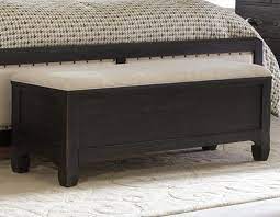 Therefore, they are not easy to break and at utilize the wide variety of end bed storage on alibaba.com and improve the way you save. End Of Bed Storage Bench With Black Finishing For Comfy Bedroom Ideas With Beige Rug Area And Storage Bench Seating Storage Bench Bedroom Wooden Storage Bench