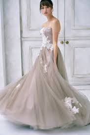 2 le varie tipologie di colori ed i loro significati. Abito Da Sposa Colorato Online Sabbia Fatto In Organza Raso E Pizzo Con Scollo Dritto Sposamore