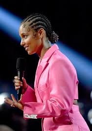 While alicia keys prefers to keep her makeup simple in addition to getting creative with color, she also frequently tests out different styles. The Story Behind Alicia Keys S Mesmerizing Hair Looks At The 2020 Grammys Vogue