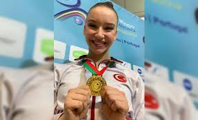 Kariyeri gibi soruların cevapları, kısaca biyografi ve hayatı. Ayse Begum Onbasi Dan Altin Madalya