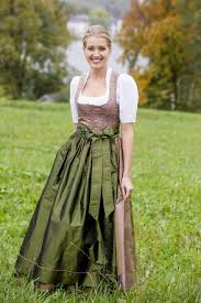 Wenn sie mit einem dirndl festlich zur hochzeit erscheinen möchten, können sie ihren fokus mit ruhigem gewissen auf modelle in pastelltönen legen. Tostmann Trachten Festliche Dirndl Dirndl Dirndl Trachten Dirndl Lang