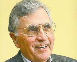 Moon-landing astronaut says it's time to go back