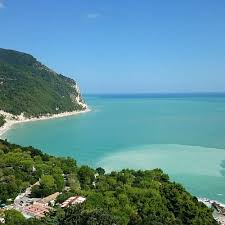 Il camping bellamare, immerso nell'incantevole riviera del conero, si estende su una superfice di 50.000 mq e rappresenta un ottimo punto di partenza per escursioni e visite nelle località di maggiore interesse turistico delle marche. Recensioni Su Riviera Del Coneroriviera Del Conero Opinioni E Gli Ultimi Commenti Degli Utenti